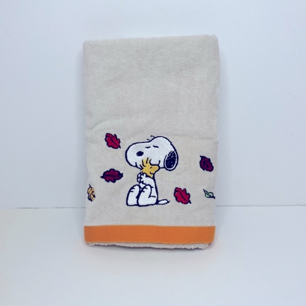 Snoopy hand towel embroidered Snoopy design NWT!